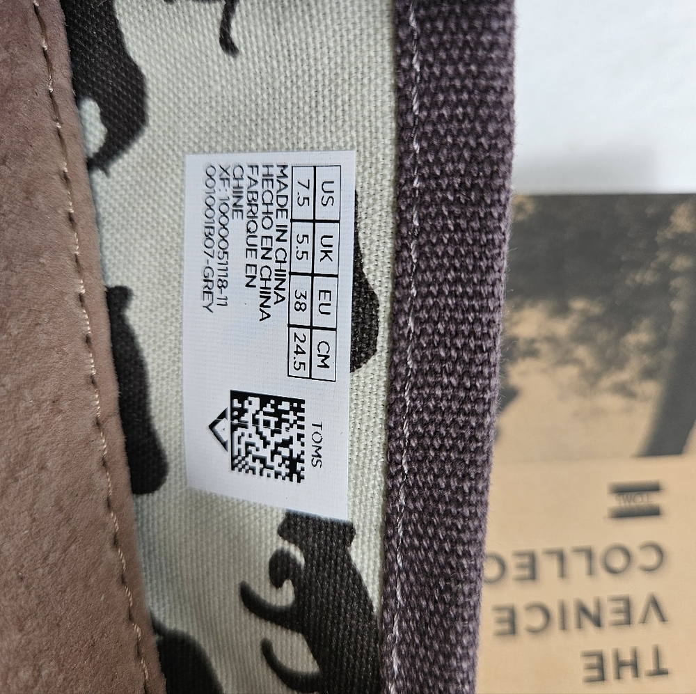 TOMS Women's Size 7.5 Ash Canvas Classic Slip-On Flat Shoes NWT - Picture 8 of 8
